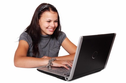girl_using_laptop